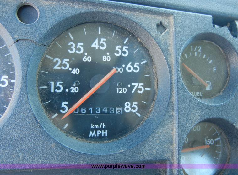 image for item 8517 1996 Freightliner FL112 service truck