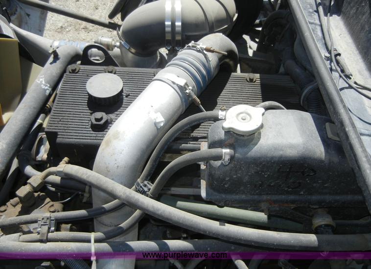 image for item 8517 1996 Freightliner FL112 service truck