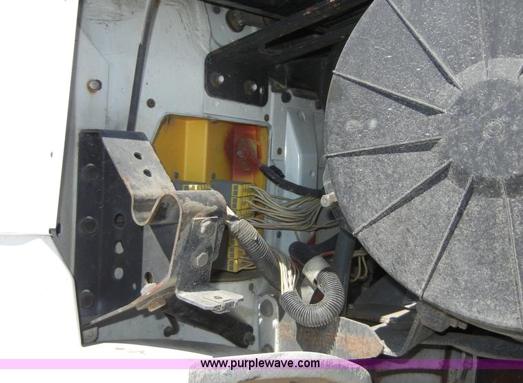 image for item 8517 1996 Freightliner FL112 service truck