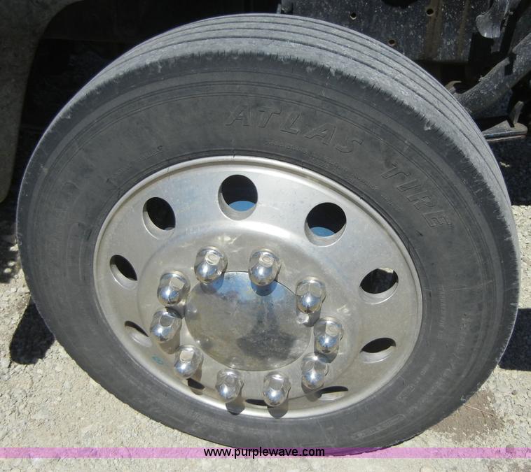 image for item 8517 1996 Freightliner FL112 service truck