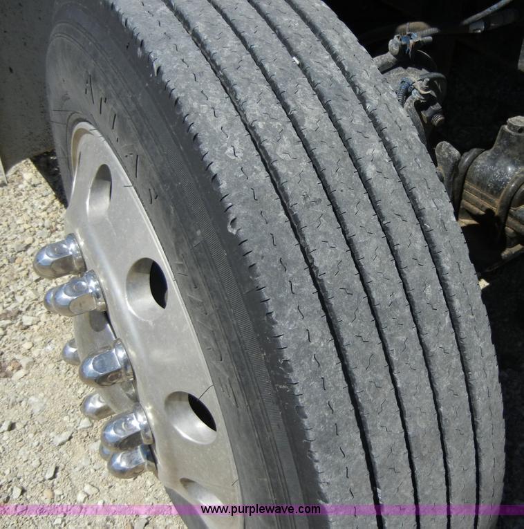 image for item 8517 1996 Freightliner FL112 service truck