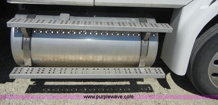 image for item 8517 1996 Freightliner FL112 service truck