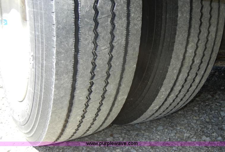 image for item 8517 1996 Freightliner FL112 service truck