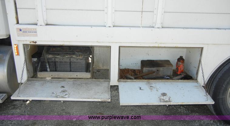 image for item 8517 1996 Freightliner FL112 service truck