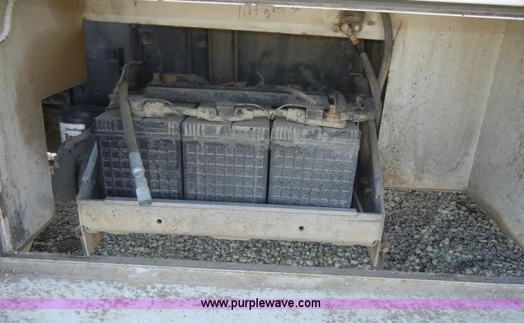 image for item 8517 1996 Freightliner FL112 service truck