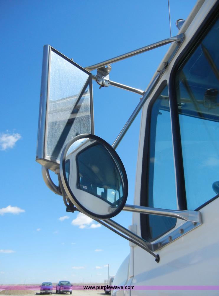 image for item 8517 1996 Freightliner FL112 service truck