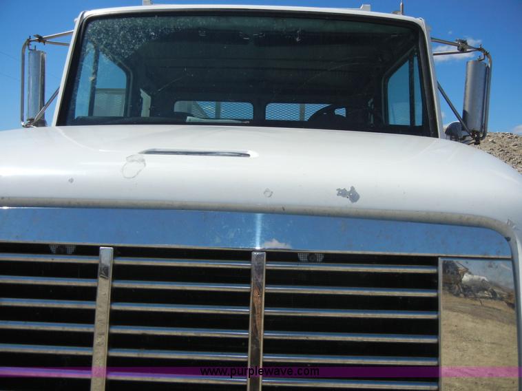 image for item 8517 1996 Freightliner FL112 service truck