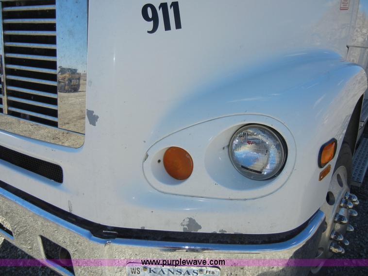 image for item 8517 1996 Freightliner FL112 service truck