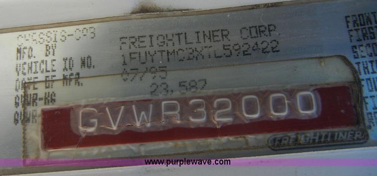 image for item 8517 1996 Freightliner FL112 service truck