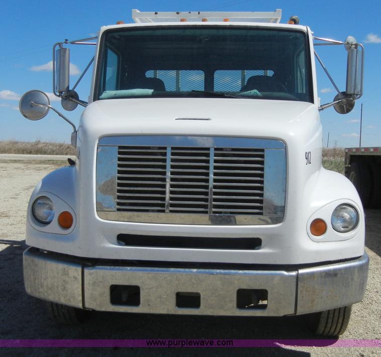 image for item 8518 1996 Freightliner FL112 service truck