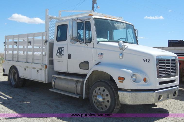 image for item 8518 1996 Freightliner FL112 service truck
