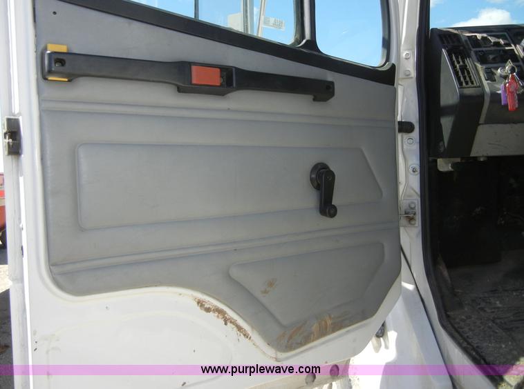 image for item 8518 1996 Freightliner FL112 service truck