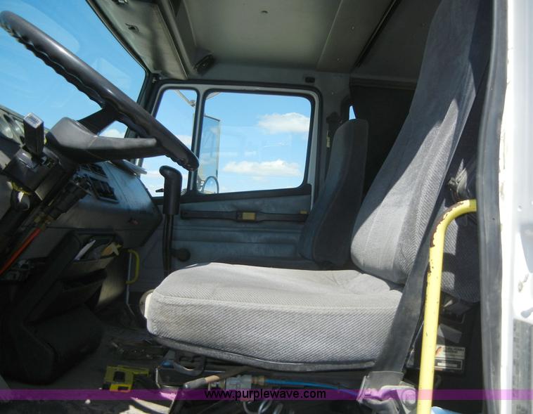 image for item 8518 1996 Freightliner FL112 service truck