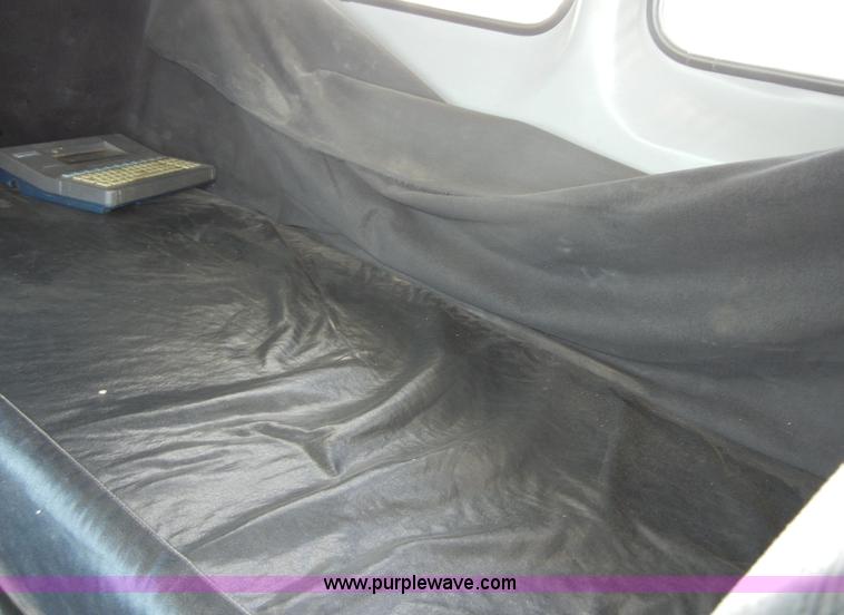 image for item 8518 1996 Freightliner FL112 service truck