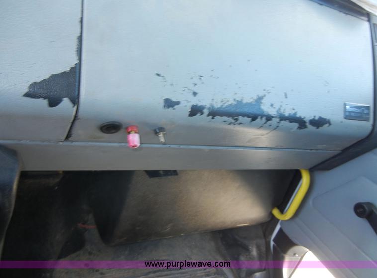 image for item 8518 1996 Freightliner FL112 service truck