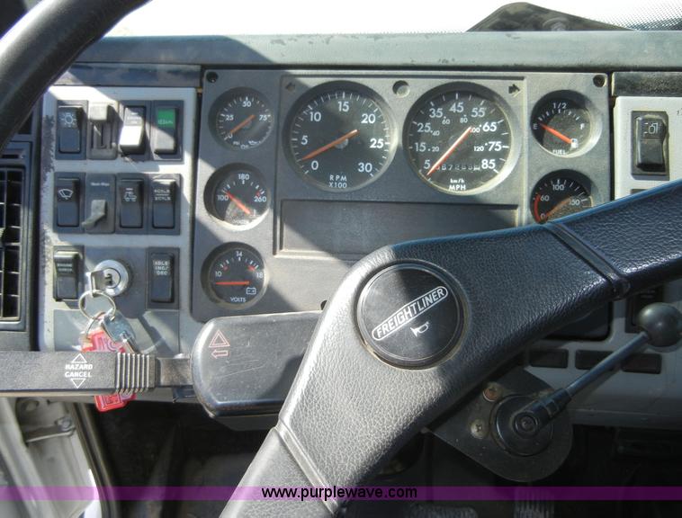image for item 8518 1996 Freightliner FL112 service truck