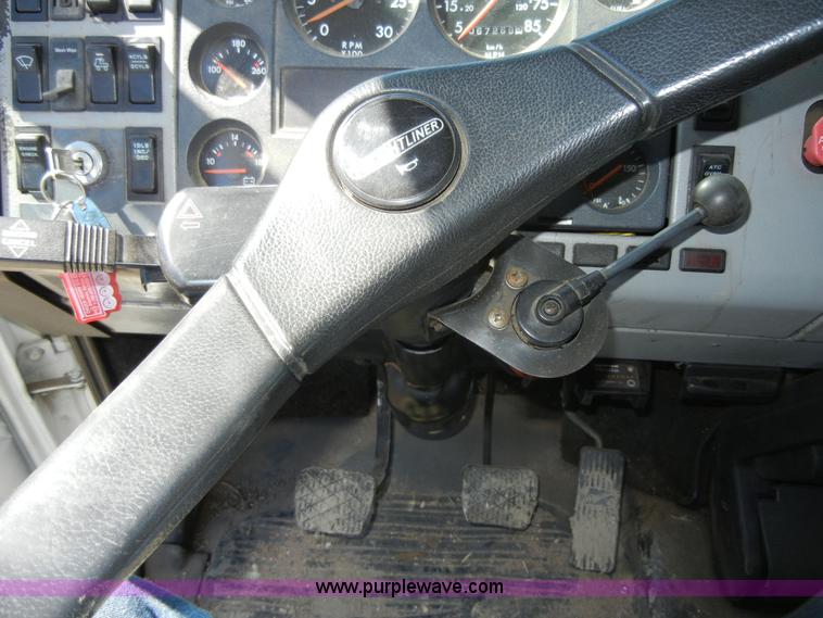 image for item 8518 1996 Freightliner FL112 service truck