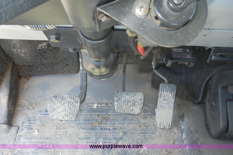 image for item 8518 1996 Freightliner FL112 service truck