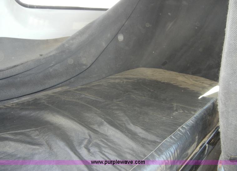 image for item 8518 1996 Freightliner FL112 service truck