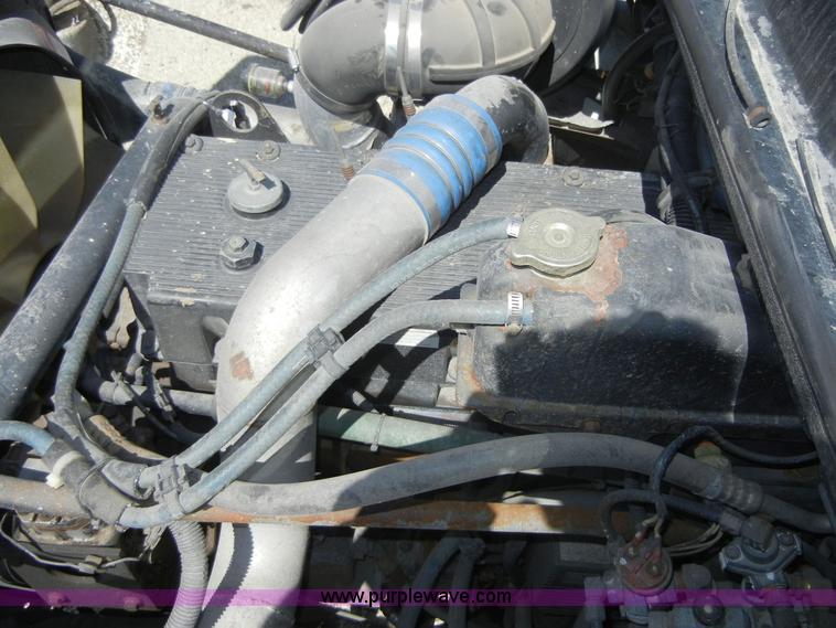 image for item 8518 1996 Freightliner FL112 service truck