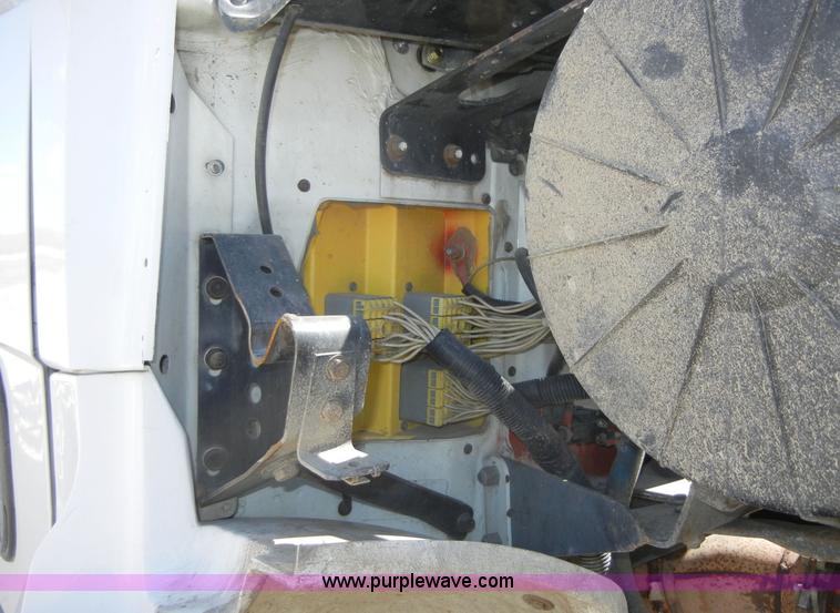 image for item 8518 1996 Freightliner FL112 service truck