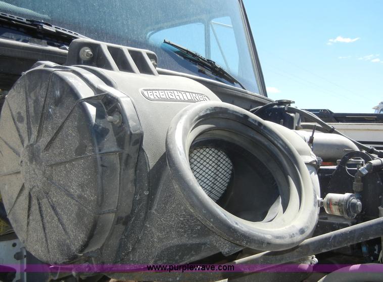 image for item 8518 1996 Freightliner FL112 service truck