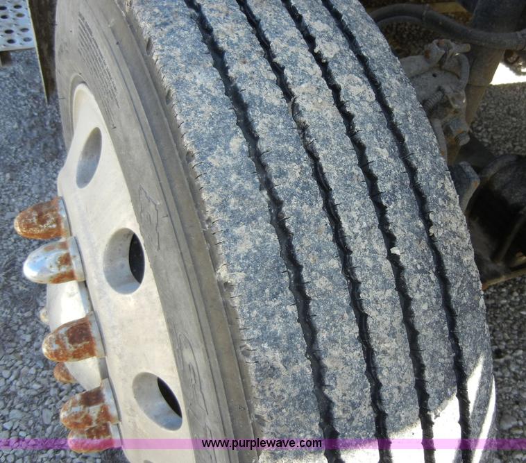 image for item 8518 1996 Freightliner FL112 service truck