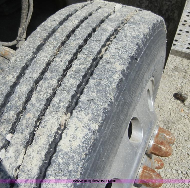 image for item 8518 1996 Freightliner FL112 service truck