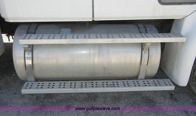 image for item 8518 1996 Freightliner FL112 service truck