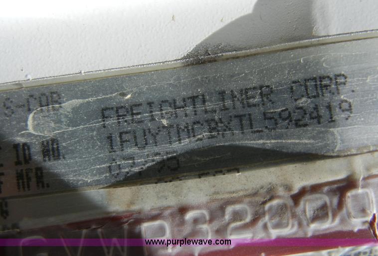 image for item 8518 1996 Freightliner FL112 service truck