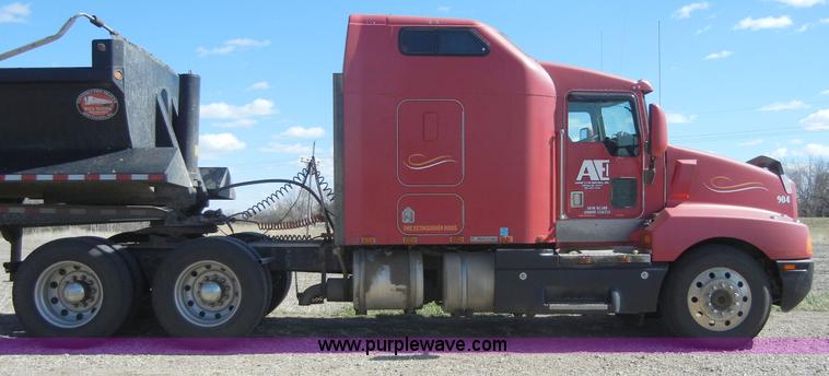 image for item 8537 1995 Kenworth T600  semi truck