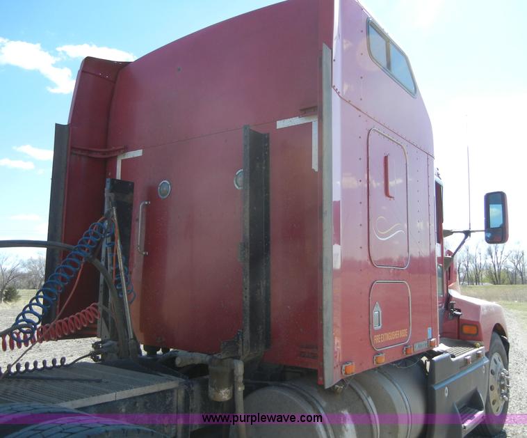 image for item 8537 1995 Kenworth T600  semi truck