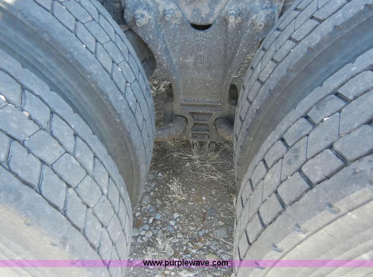 image for item 8537 1995 Kenworth T600  semi truck