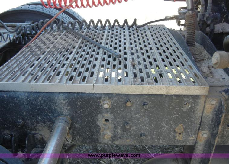 image for item 8537 1995 Kenworth T600  semi truck