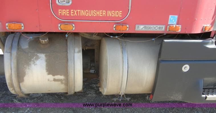 image for item 8537 1995 Kenworth T600  semi truck