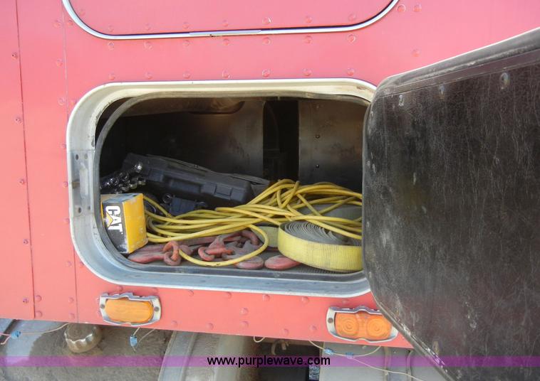 image for item 8537 1995 Kenworth T600  semi truck