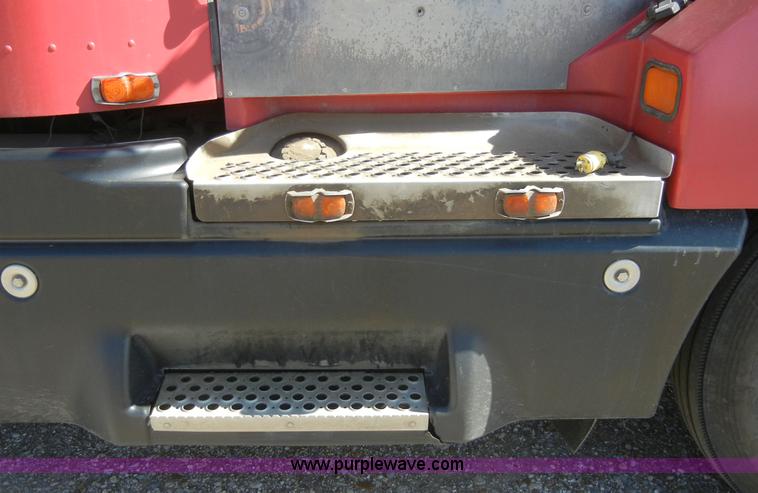 image for item 8537 1995 Kenworth T600  semi truck