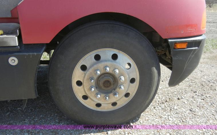 image for item 8537 1995 Kenworth T600  semi truck