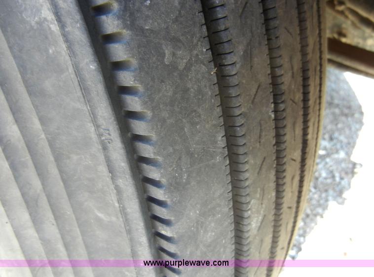 image for item 8537 1995 Kenworth T600  semi truck