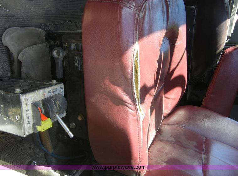 image for item 8537 1995 Kenworth T600  semi truck