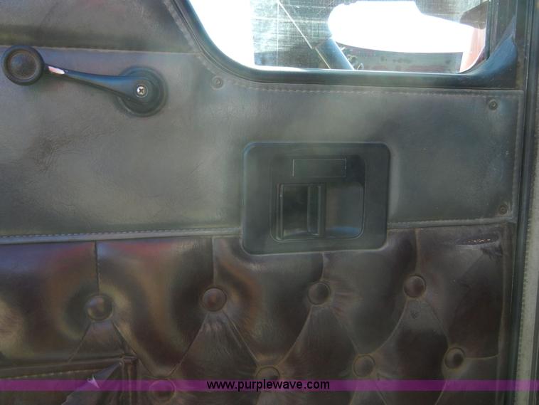 image for item 8537 1995 Kenworth T600  semi truck