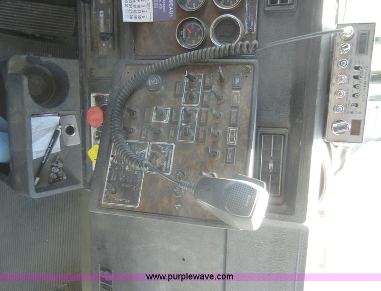 image for item 8537 1995 Kenworth T600  semi truck