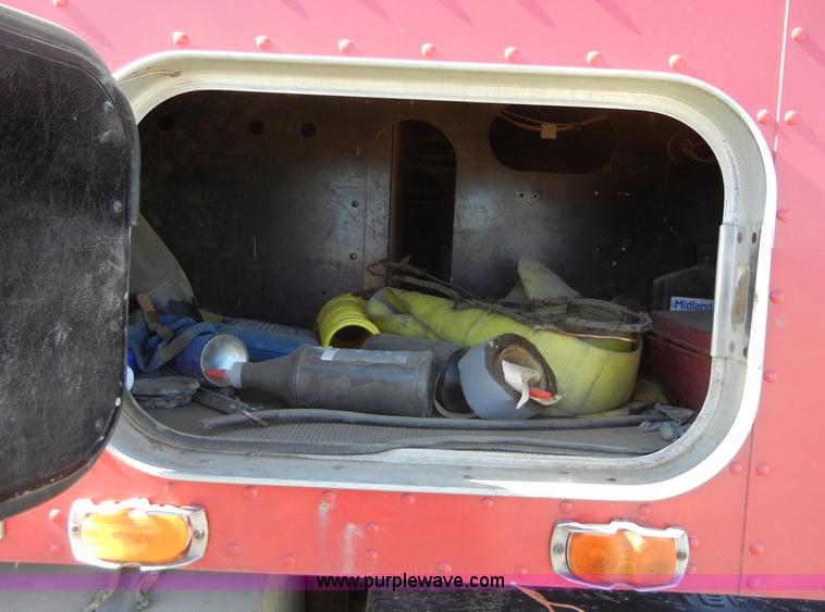 image for item 8537 1995 Kenworth T600  semi truck