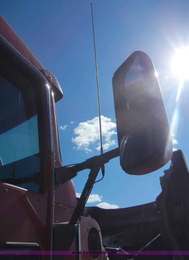 image for item 8537 1995 Kenworth T600  semi truck