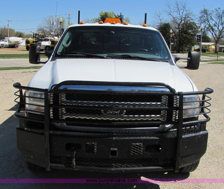 image for item 8644 2006 Ford F450 XLT Super Duty service truck