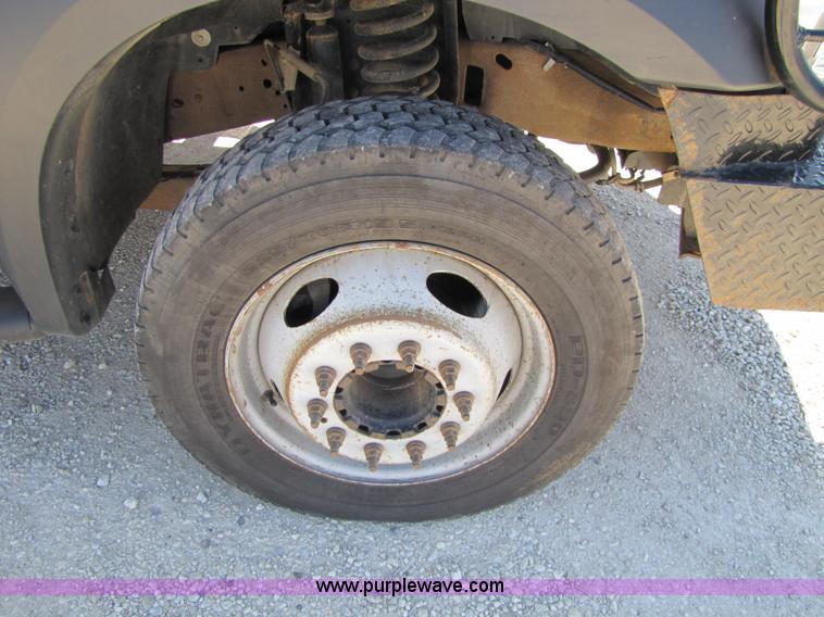 image for item 8644 2006 Ford F450 XLT Super Duty service truck