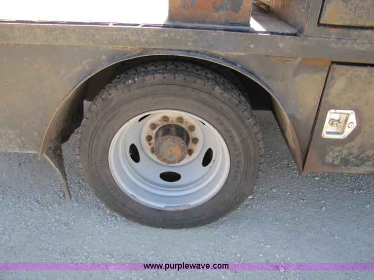 image for item 8644 2006 Ford F450 XLT Super Duty service truck