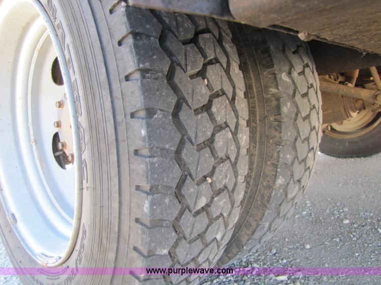 image for item 8644 2006 Ford F450 XLT Super Duty service truck