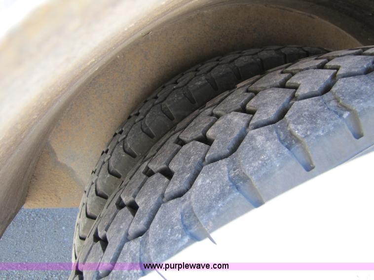 image for item 8644 2006 Ford F450 XLT Super Duty service truck