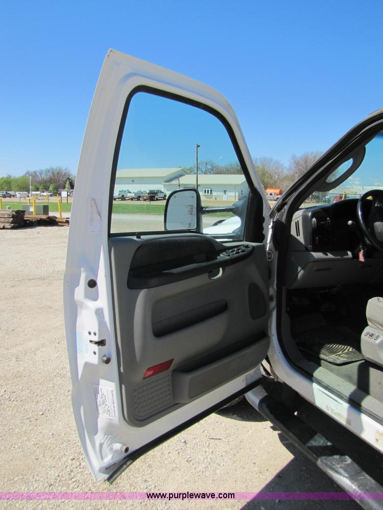 image for item 8644 2006 Ford F450 XLT Super Duty service truck